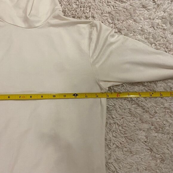 Uniqlo Women's Long Sleeve Heattech Turtleneck Top. White. Large. Comfy, Casual - Picture 10 of 11